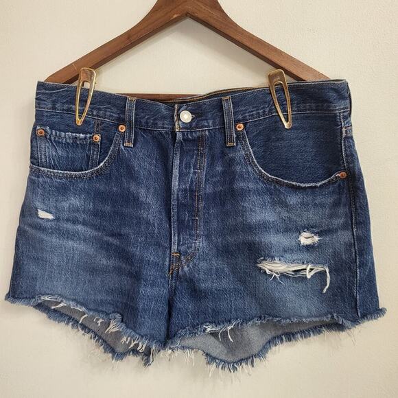 LEVI'S 501 Cut Off Denim Shorts Size Women's 31 - Picture 1 of 12